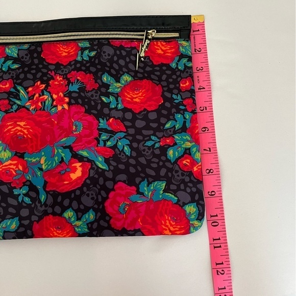 Betsey Johnson Betseyville Large Wristlet Black Rose Skull print - Picture 9 of 9